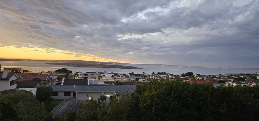 5 Bedroom Property for Sale in Middedorp Western Cape